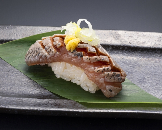 板前寿司 江戸前真いわし酢〆 Japanese Sardine marinated in vinegar