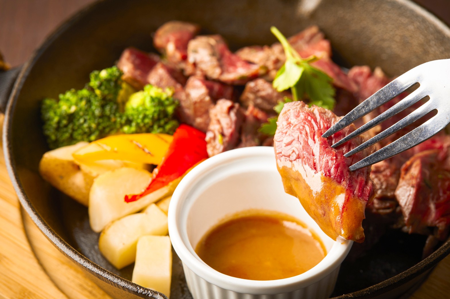 牛ハラミステーキ＆ローストビーフ専門店 luxury bar ＆ cafe milas ミラス渋谷店