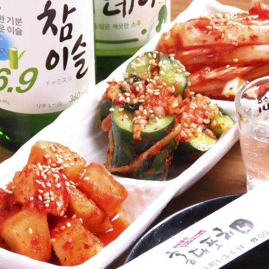 韓国料理 ホンデポチャ キムチ盛り合わせ