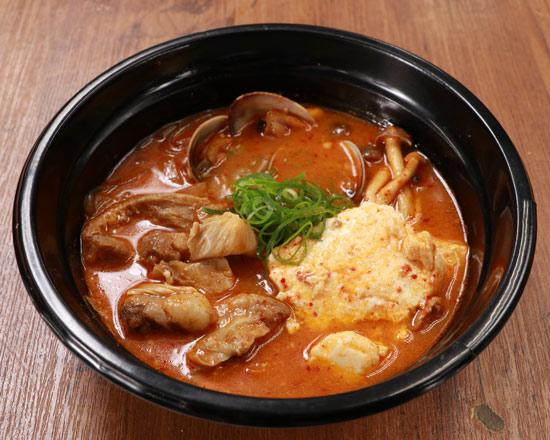 ビビンバ・カルビ丼・スンドゥブ専門店 グンチャン F-1110】牛すじ赤スンドゥブKorean-style red sundubu stew with beef tendon