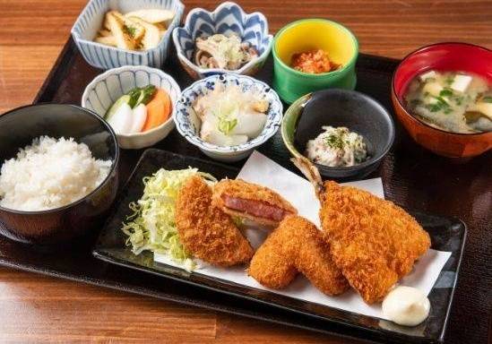 もつ焼きばん 【人気No.5】ボリューム！！ミックスフライ定食