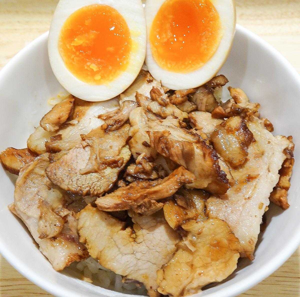 ぶた家 味玉豚丼