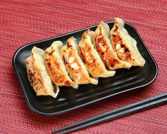 中華食堂一番館人気No.2 焼き餃子(6個) Pan-Fried Gyoza Dumplings (6 Pieces)