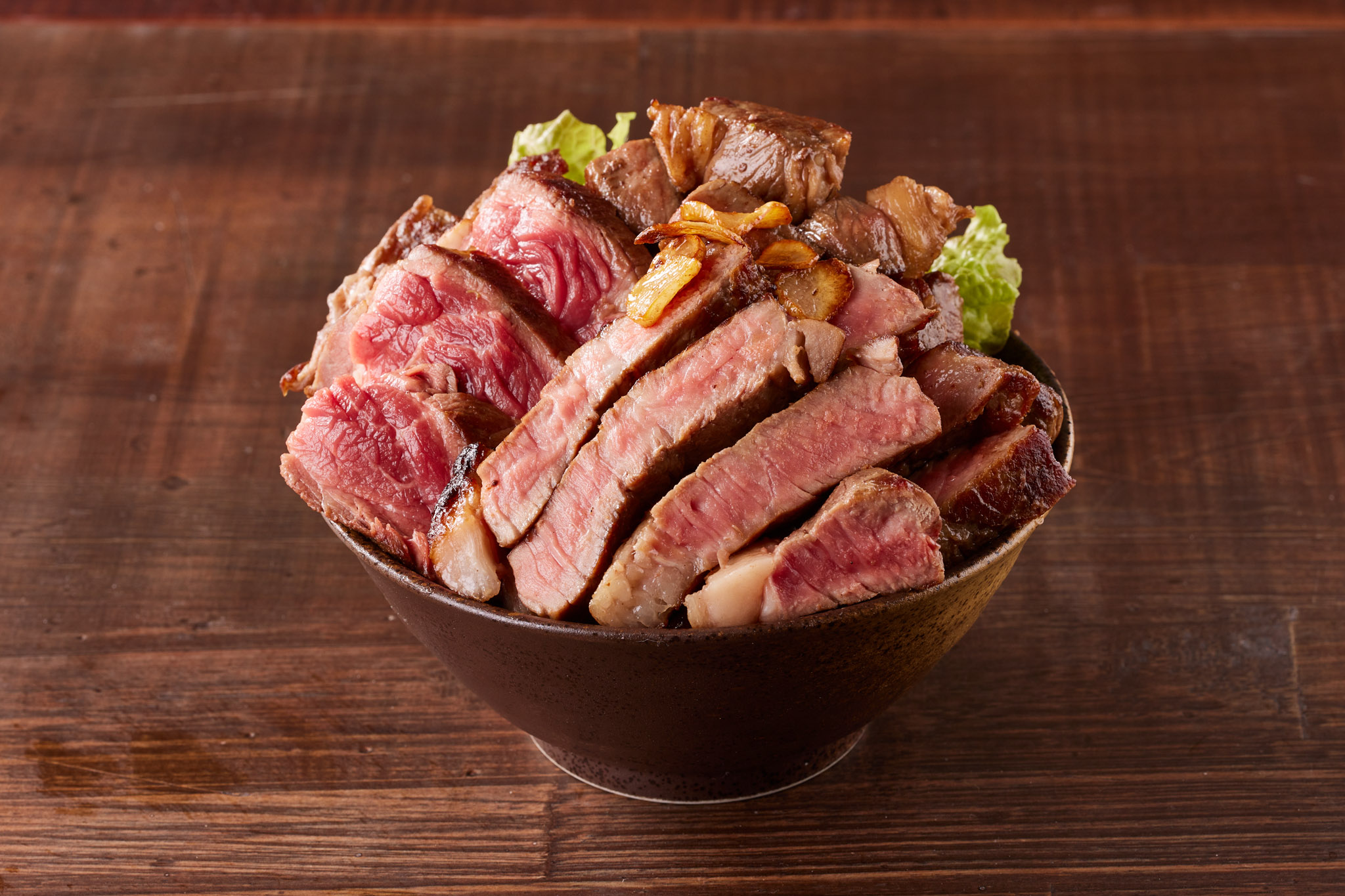 肉テロ!肉たらしくてぎゅう 【豪華三昧】3種盛りステーキ丼(300g) Triple Steak Bowl