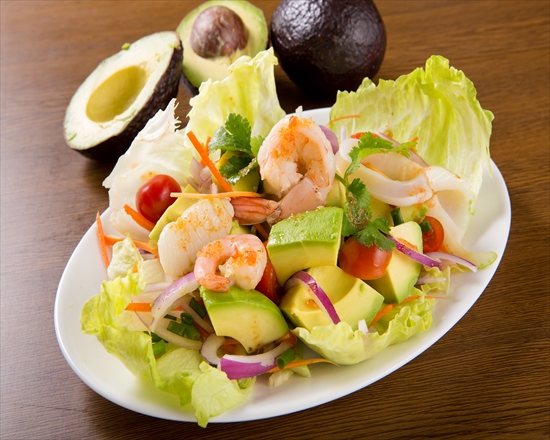 アジアンダイニングバー SAPANA(サパナ) アボカドとシーフードのサラダ！Avocado and seafood salad