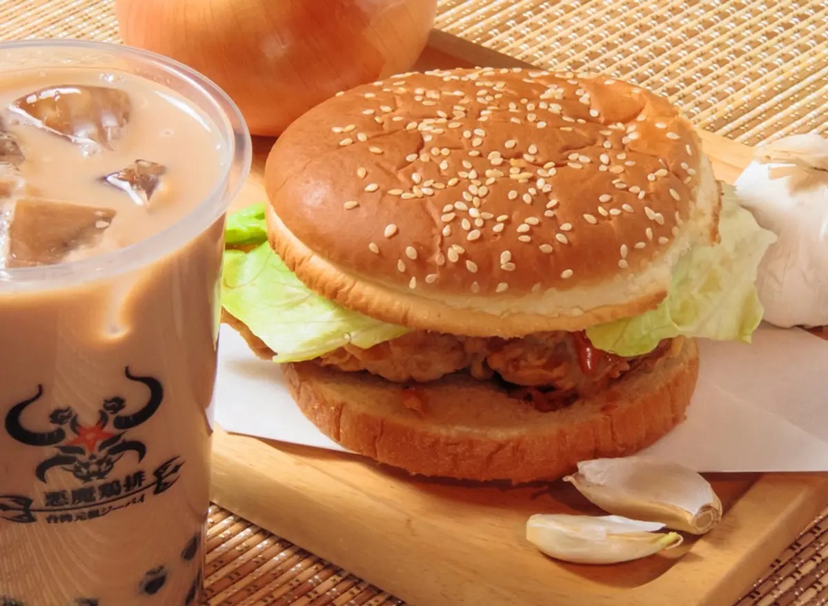 紅茶ミルクティー+ ハンバーガー