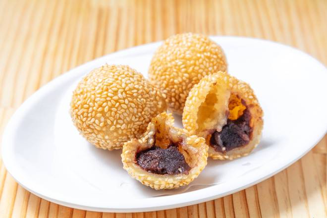 香港飲茶 601. カリッと香ばし！小豆入りごま団子