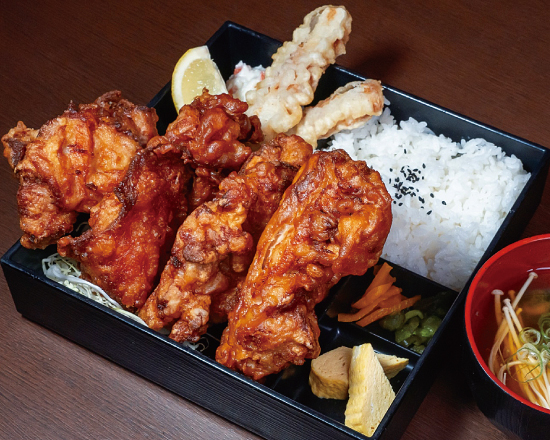 小雀弥 -こがらや- 黒門から揚げ弁当【特大4個入】(味噌汁・カレー塩付)