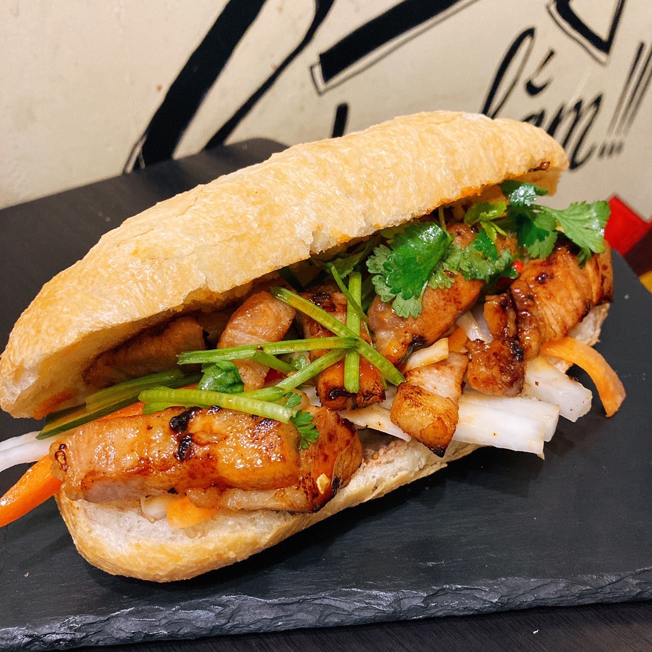 バインミー バーバー バインミーティットヌン Bánh mì thịt nướng