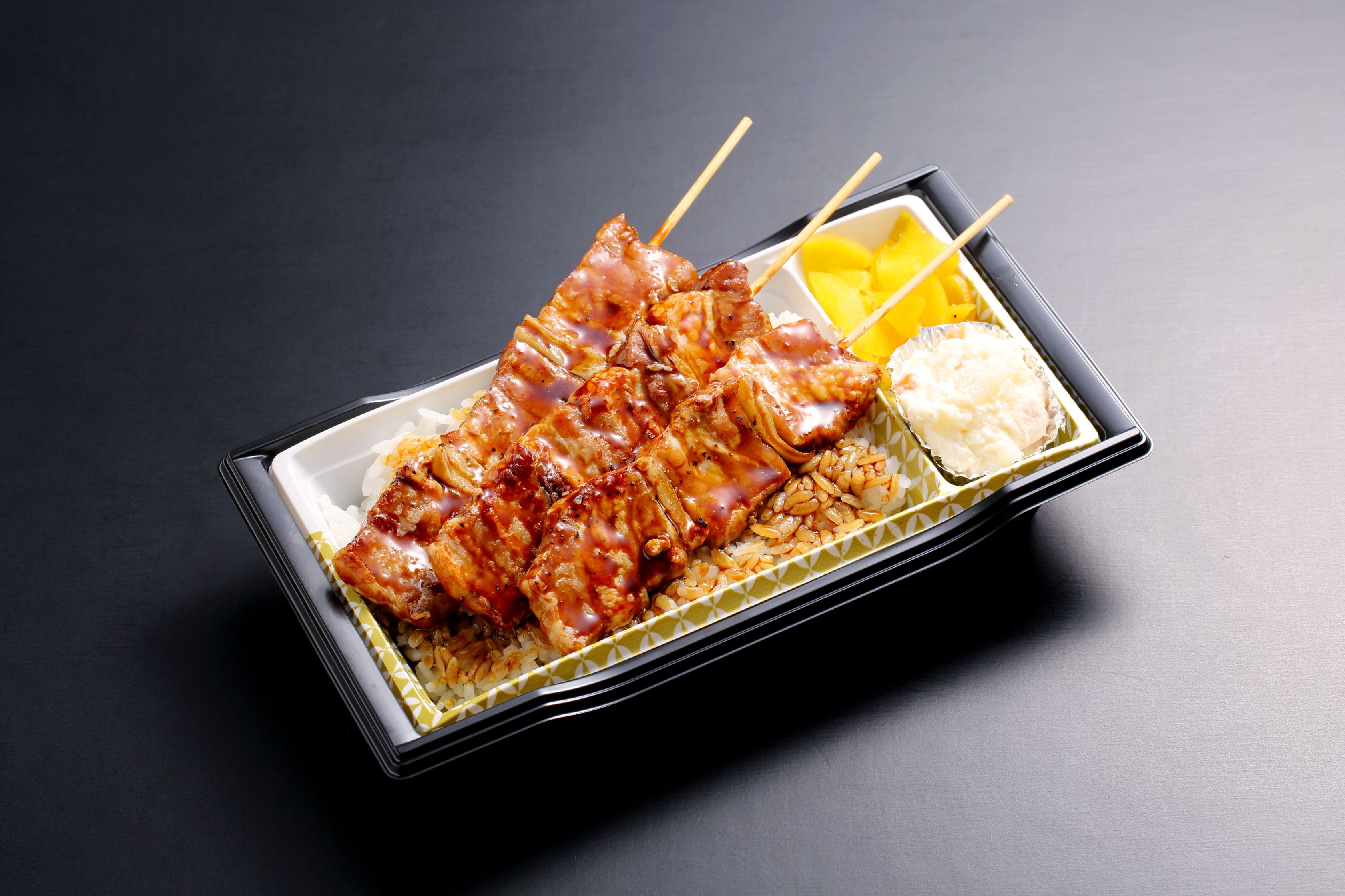 山の猿 豚串弁当