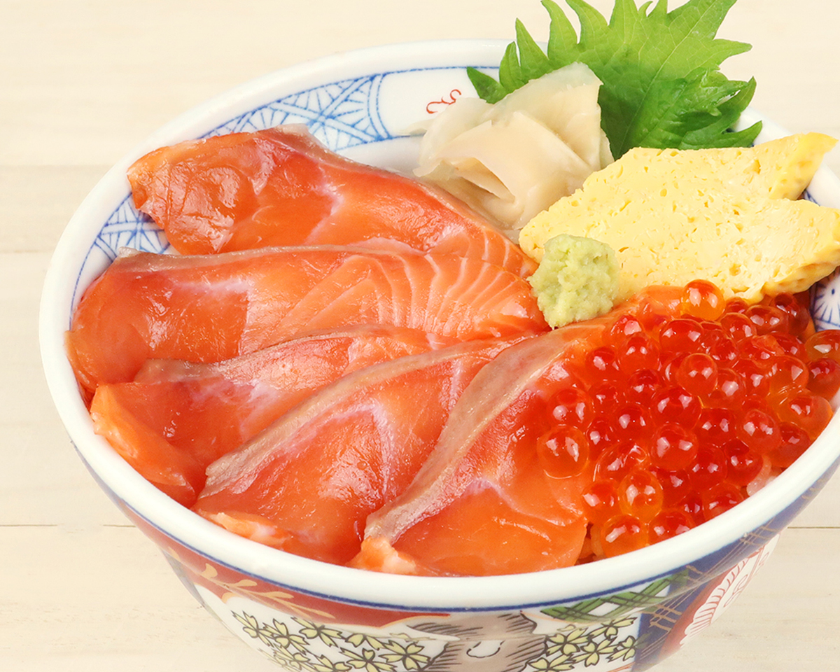 鮨・酒・肴 杉玉 生サーモン親子丼