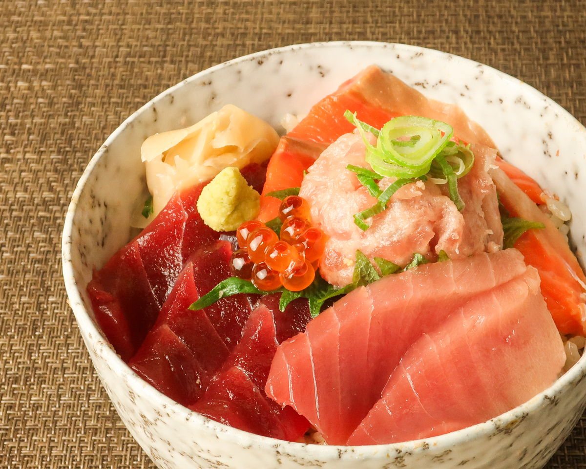 職人のシャリで食べるまぐろ丼 まぐろ近衛 中とろが入った、鮪・サーモン丼