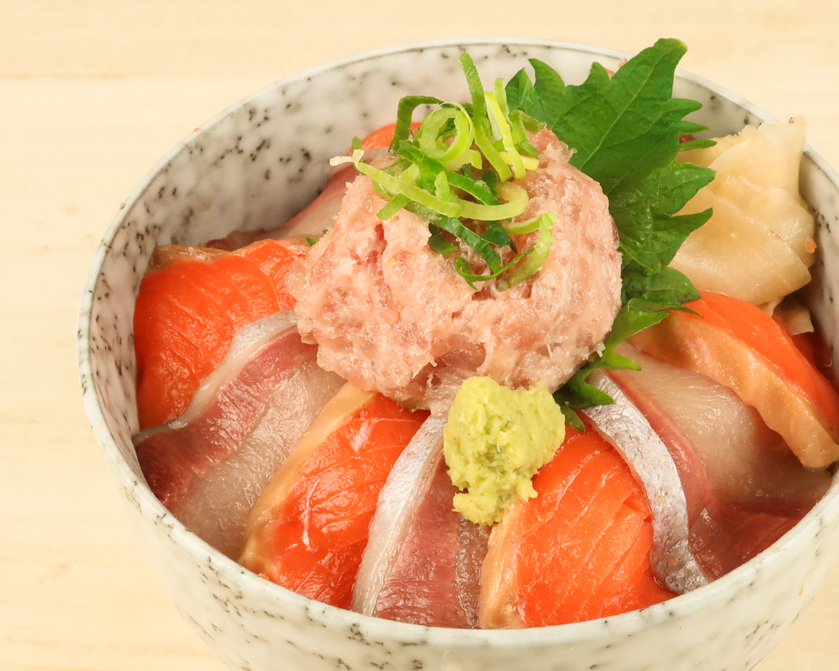 サーモン好きに贈る丼 千壽サーモン サーモン・はまち・ねぎとろ丼