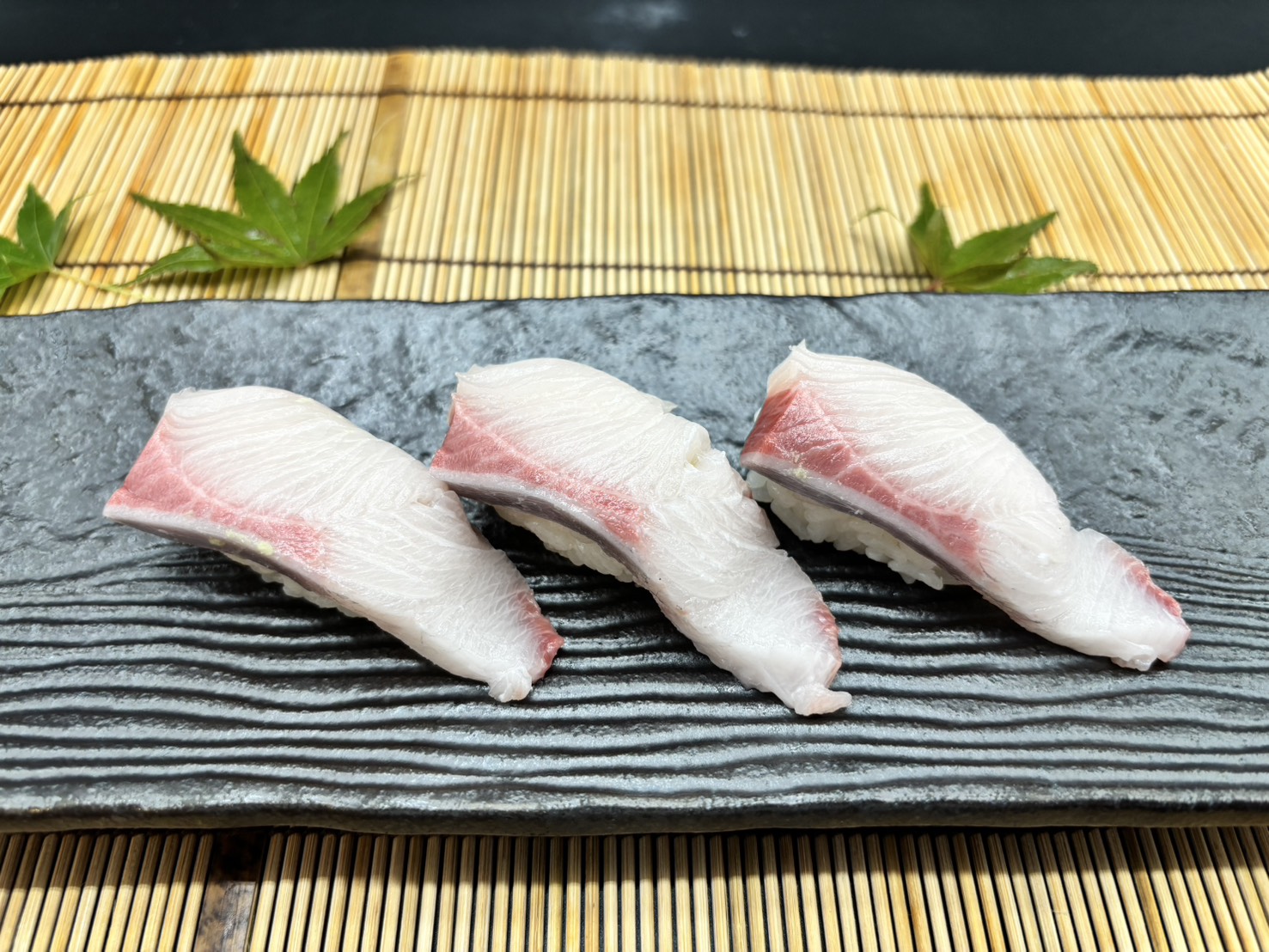 がんこ はまちにぎり3貫 3 pieces of yellowtail nigiri
