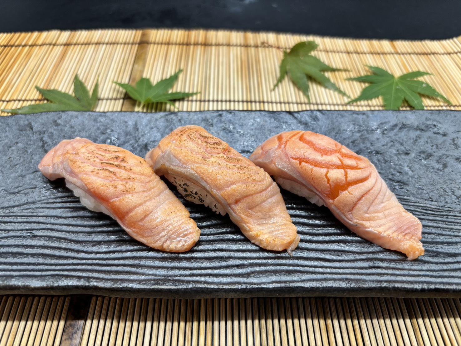 がんこ 炙りサーモンにぎり3貫 3 pieces of seared salmon nigiri