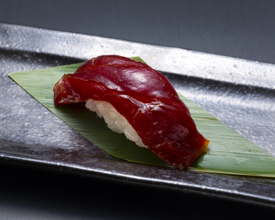 板前寿司 「石司」の天然本まぐろ赤身漬けWild Bluefin Tuna pickled in soy sauce