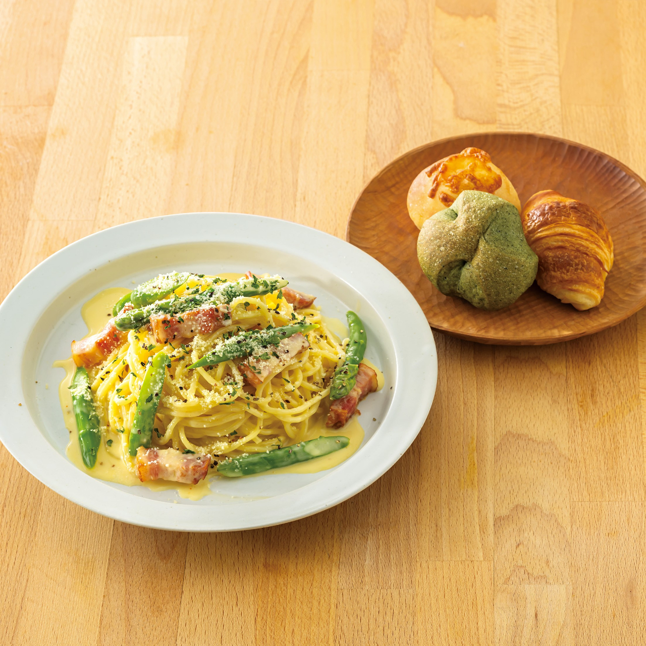 鎌倉パスタ 104.グリルベーコンとアスパラのクリームパスタ<パン3個付き>