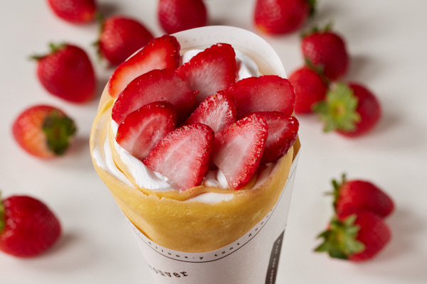 至福の贅沢「恋するクレープ」 【いちごもカスタードも】2倍盛りいちごWクリーム(Mサイズ)Reward Strawberry Double Cream