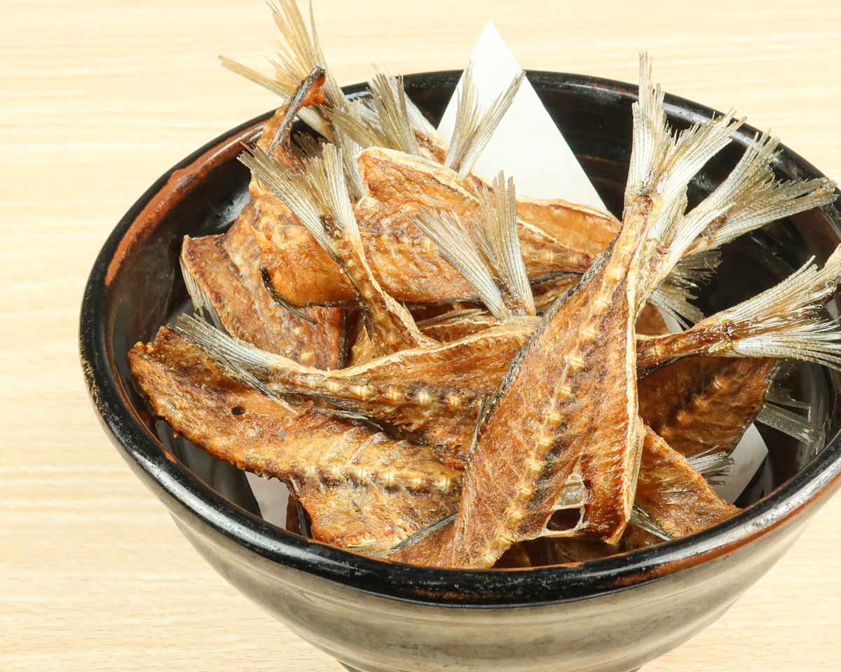 サーモン好きに贈る丼 千壽サーモン アジの骨せんべい