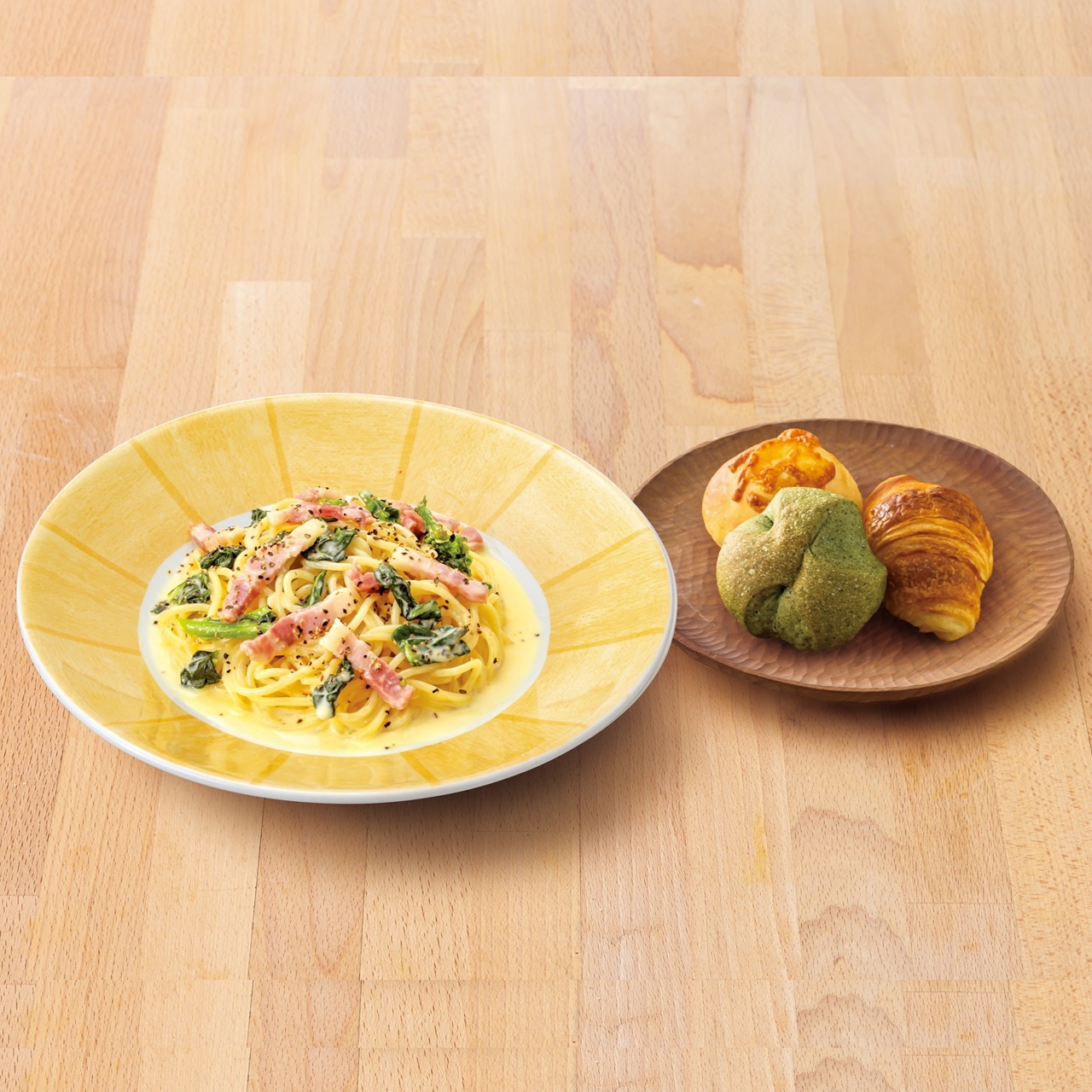 鎌倉パスタ 菜の花とパンチェッタのカルボナーラ<パン3個付き>