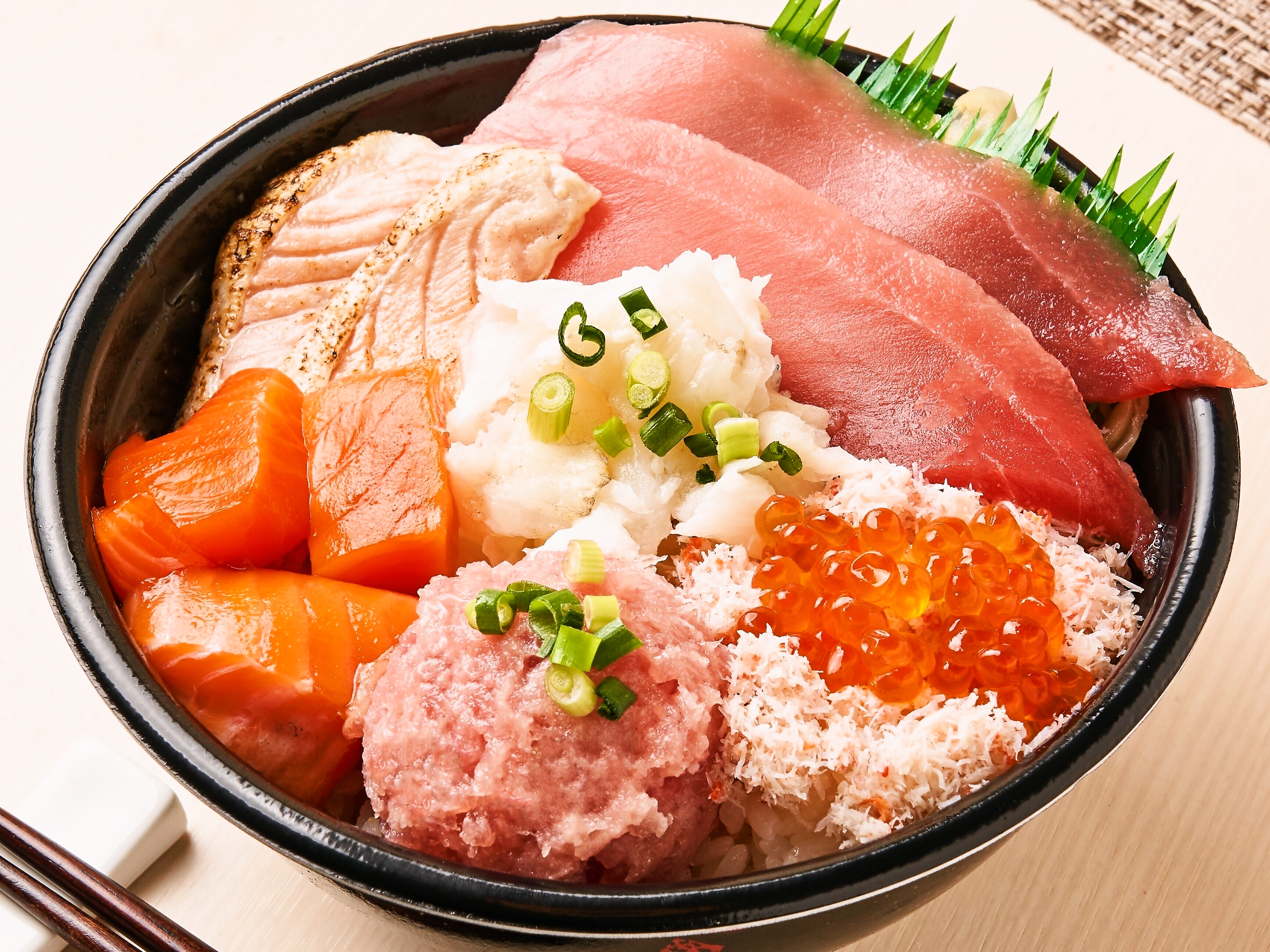 魚丼 てんこ盛り丼 (148) Mega Rice Bowl