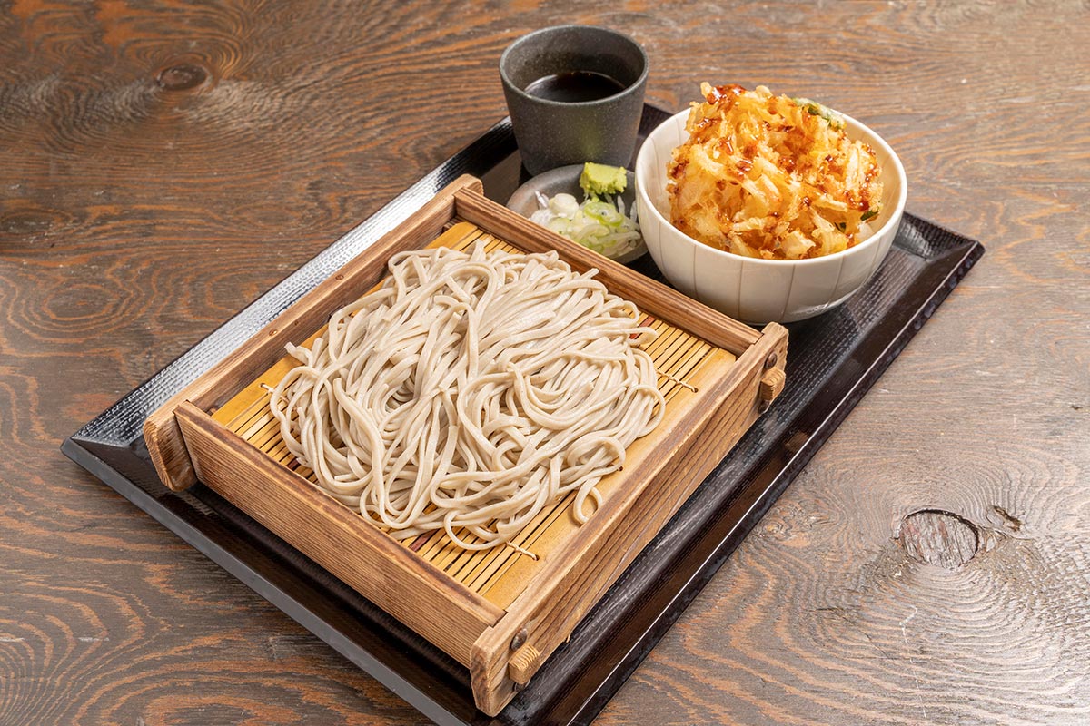 十割蕎麦嵯峨谷 かきあげ丼ともりそばのセット