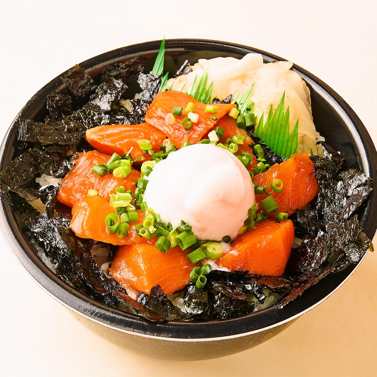 魚丼 海苔玉漬けサーモン丼 (125) ★温玉別容器