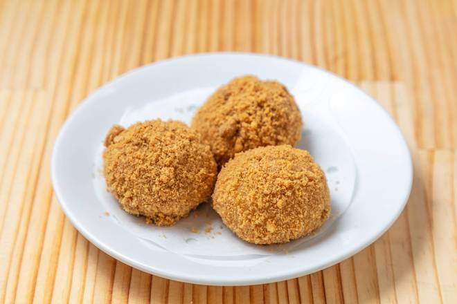 香港飲茶 602. 落花生香る黒ごまもち米団子