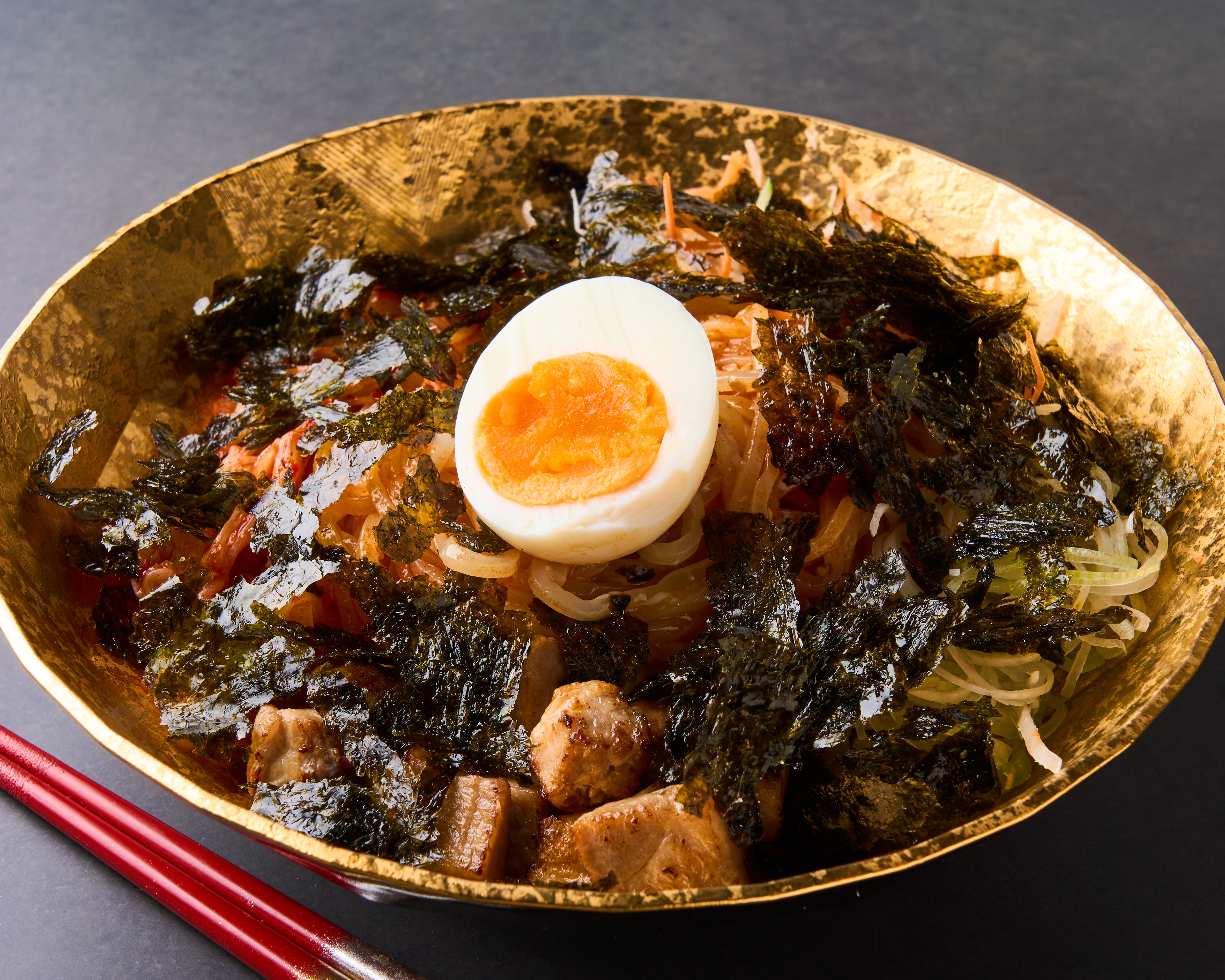 東京冷麺スタンド 韓国のりまみれのビビン麺 Kankoku nori Bibim Noodles