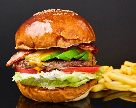 ゴールデンブラウン 【人気No.1】アボカドベーコンチーズバーガー(フレンンチフライ付) Avocado ＆ Bacon Cheeseburger