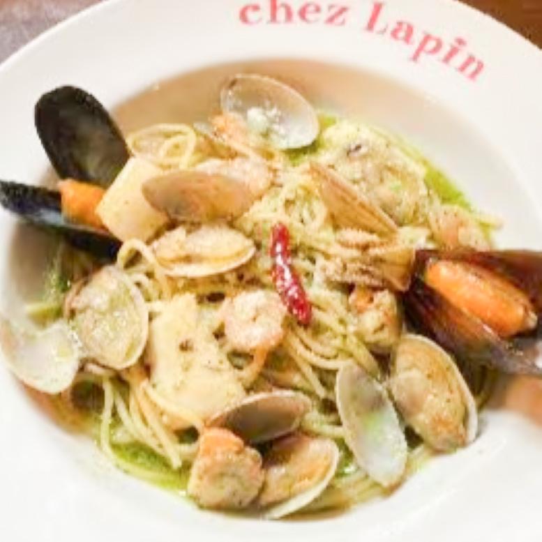 トラットリア シェ ラパン 人気！魚介のペスカトーレ ジェノベーゼバジル風味 スパゲッティ