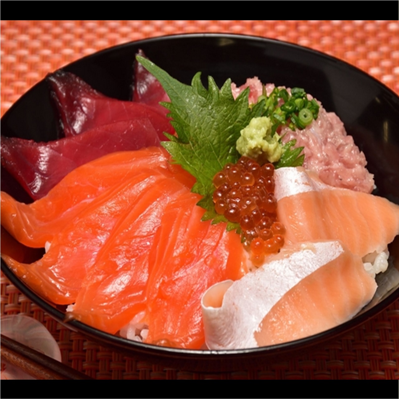 海鮮三崎港 大好きネタ「彩り5種盛丼」