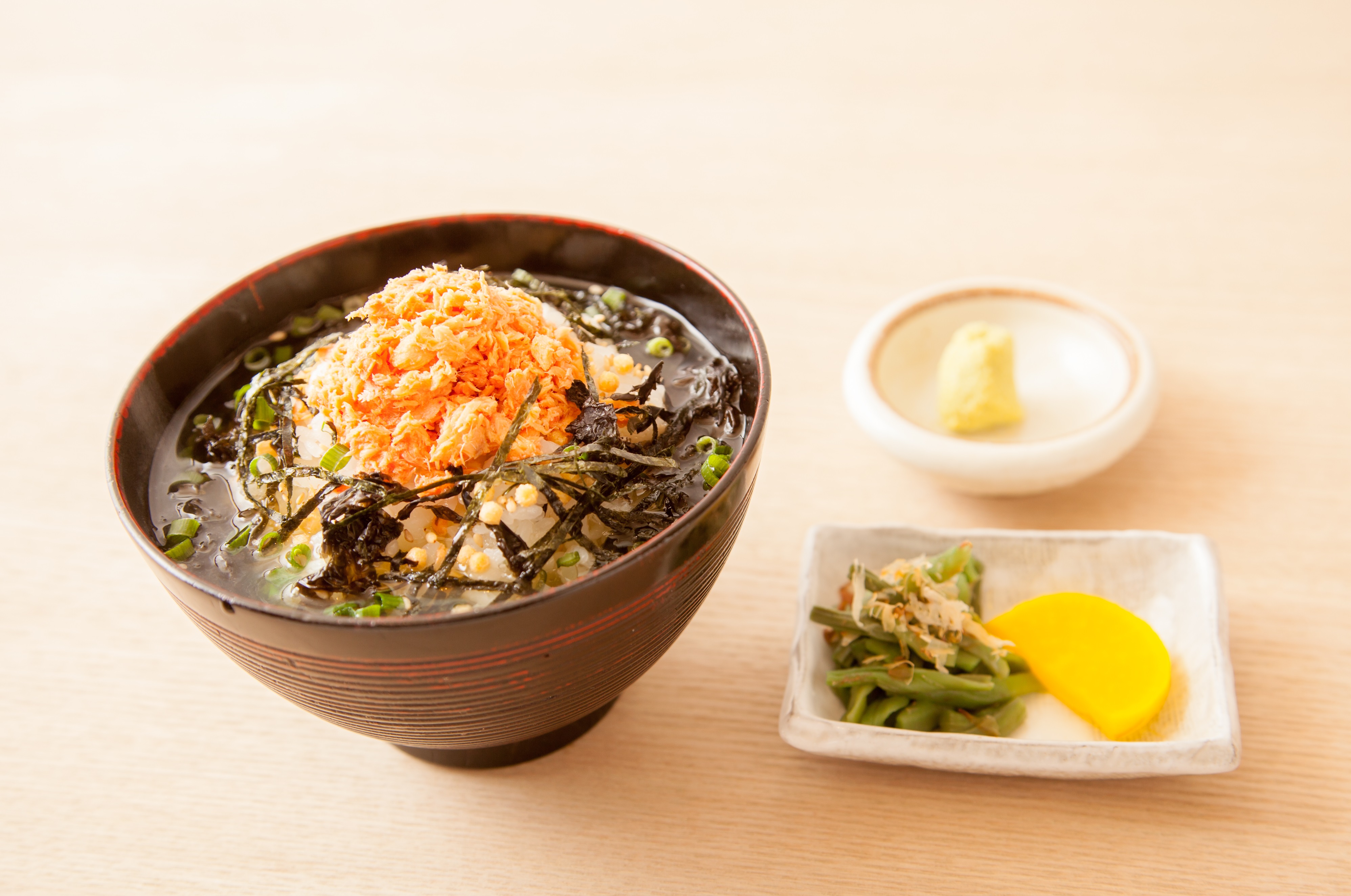 ぼんたぼんた おにぎりの具材で食べる出汁茶漬け