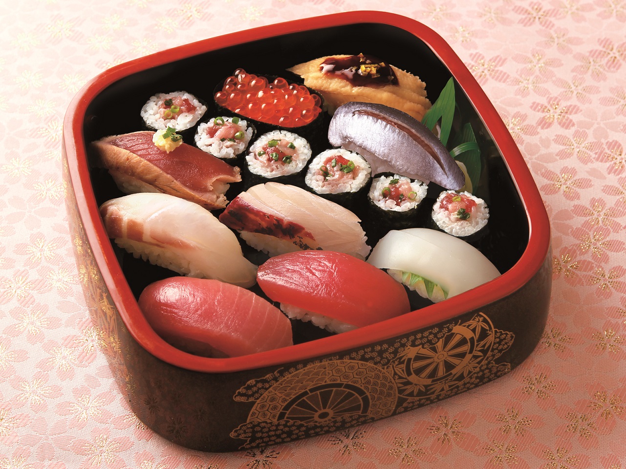 柿家すし 旬とまぐろの寿司（1人前/12貫）
