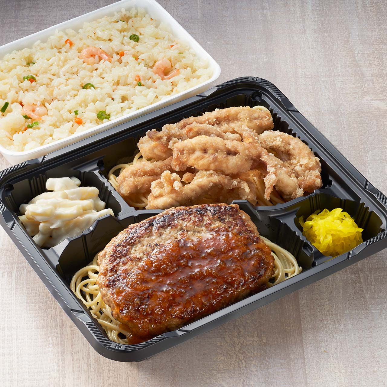 天津飯店 ハンバーグ＆せせり唐揚げ ピラフ