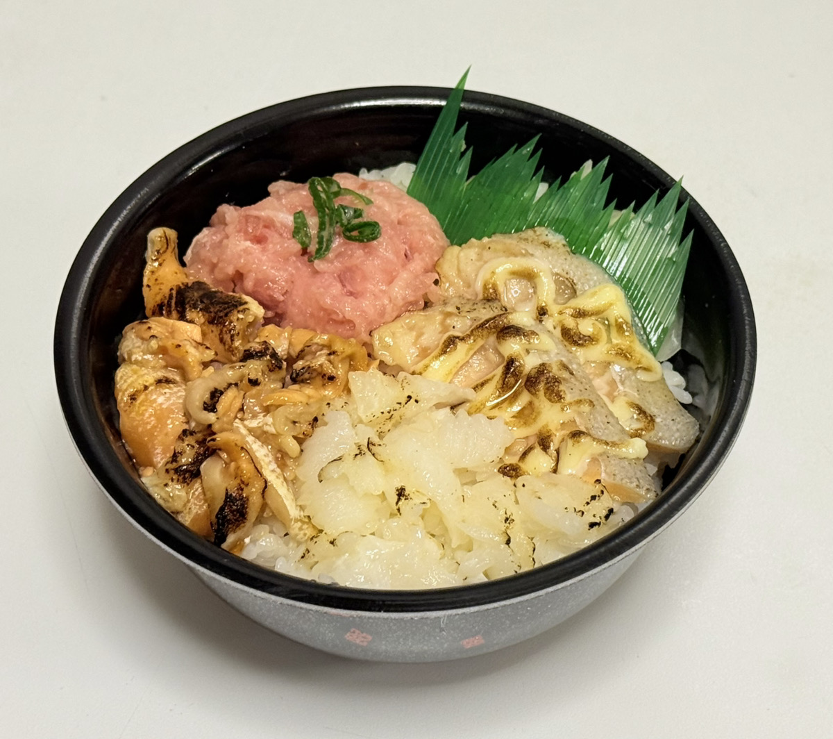 魚丼 ブリたたき炙り丼