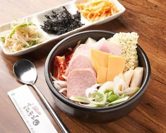 韓国料理 ホンデポチャ ブデチゲ(ご飯・おかず3品付き)