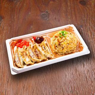 だるまや ホルモン炒飯餃子弁当