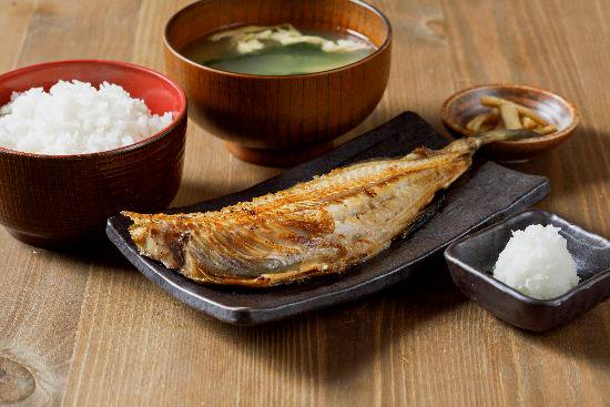 しんぱち食堂人気No.1 ほっけ定食 半身