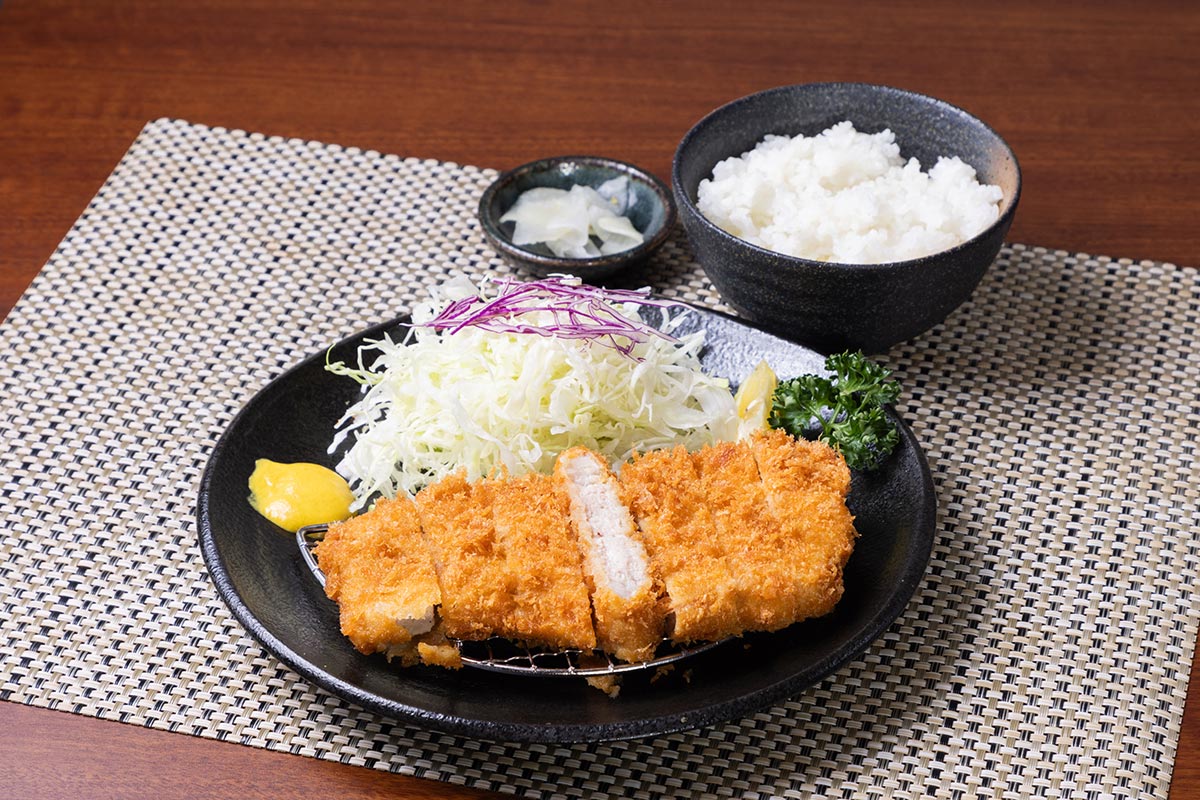 #カツ丼は人を幸せにする とんかつ弁当(並)国産桃豚