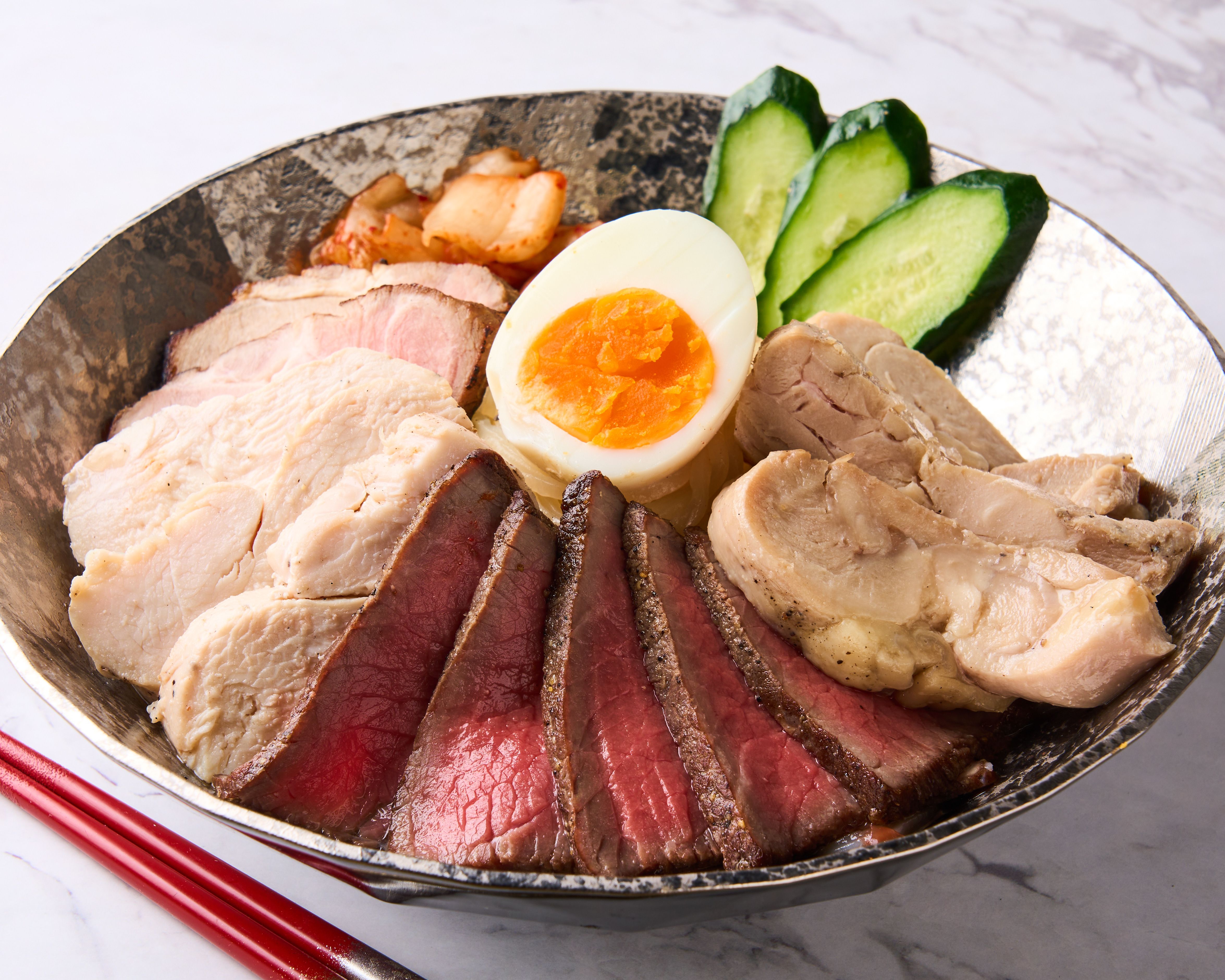 東京冷麺スタンド 4種のチャーシューのせスペシャル盛岡冷麺  Morioka Cold Noodles Four Kinds of Chashu