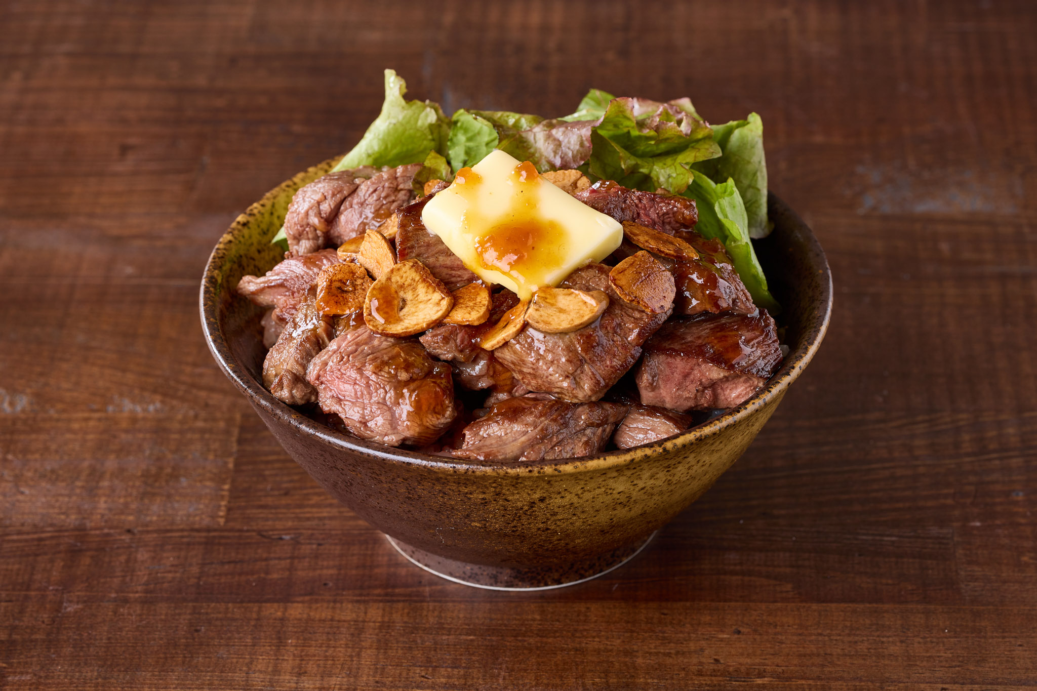 肉テロ!肉たらしくてぎゅう ニンニクバター醤油のカットステーキ丼(150g) Garlic Butter Cut Steak Bowl
