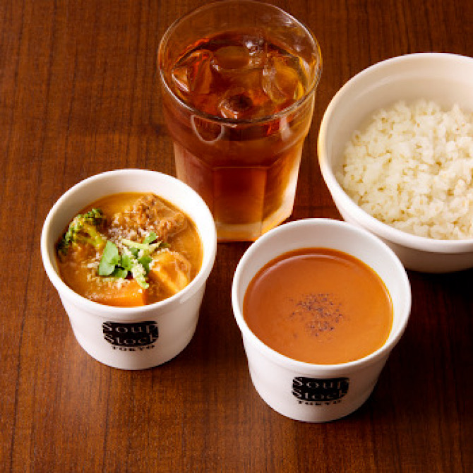 スープストックトーキョー 温野菜とチーズのブラウンシチューとオマール海老のビスクのセット