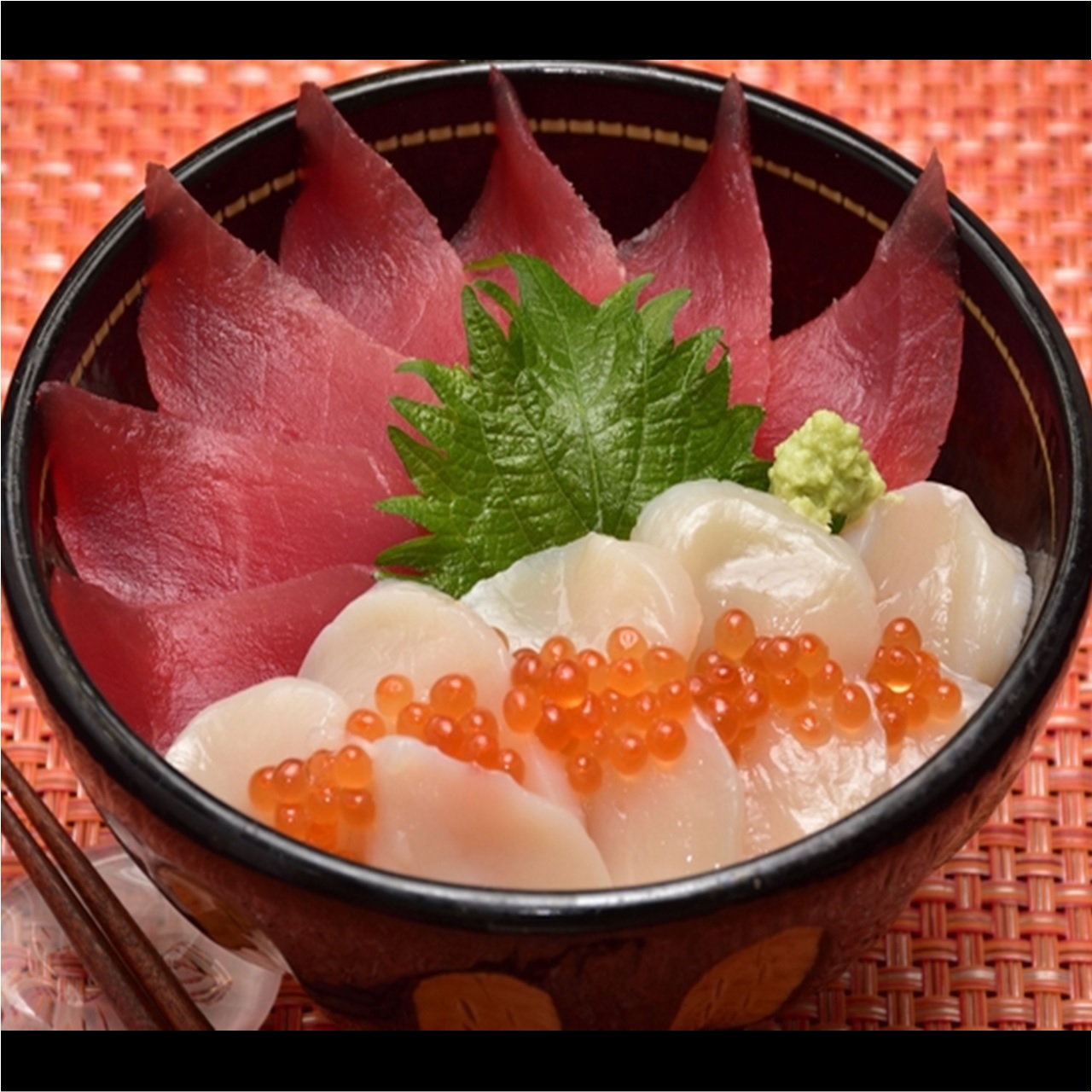 すし屋が作った本気の海鮮丼 三門 ほたてとまぐろ丼