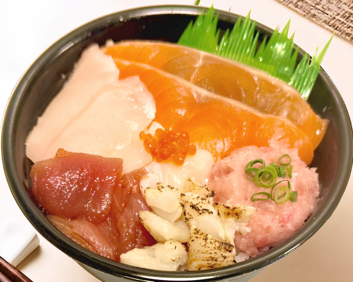 魚丼 期間限定！春満開丼
