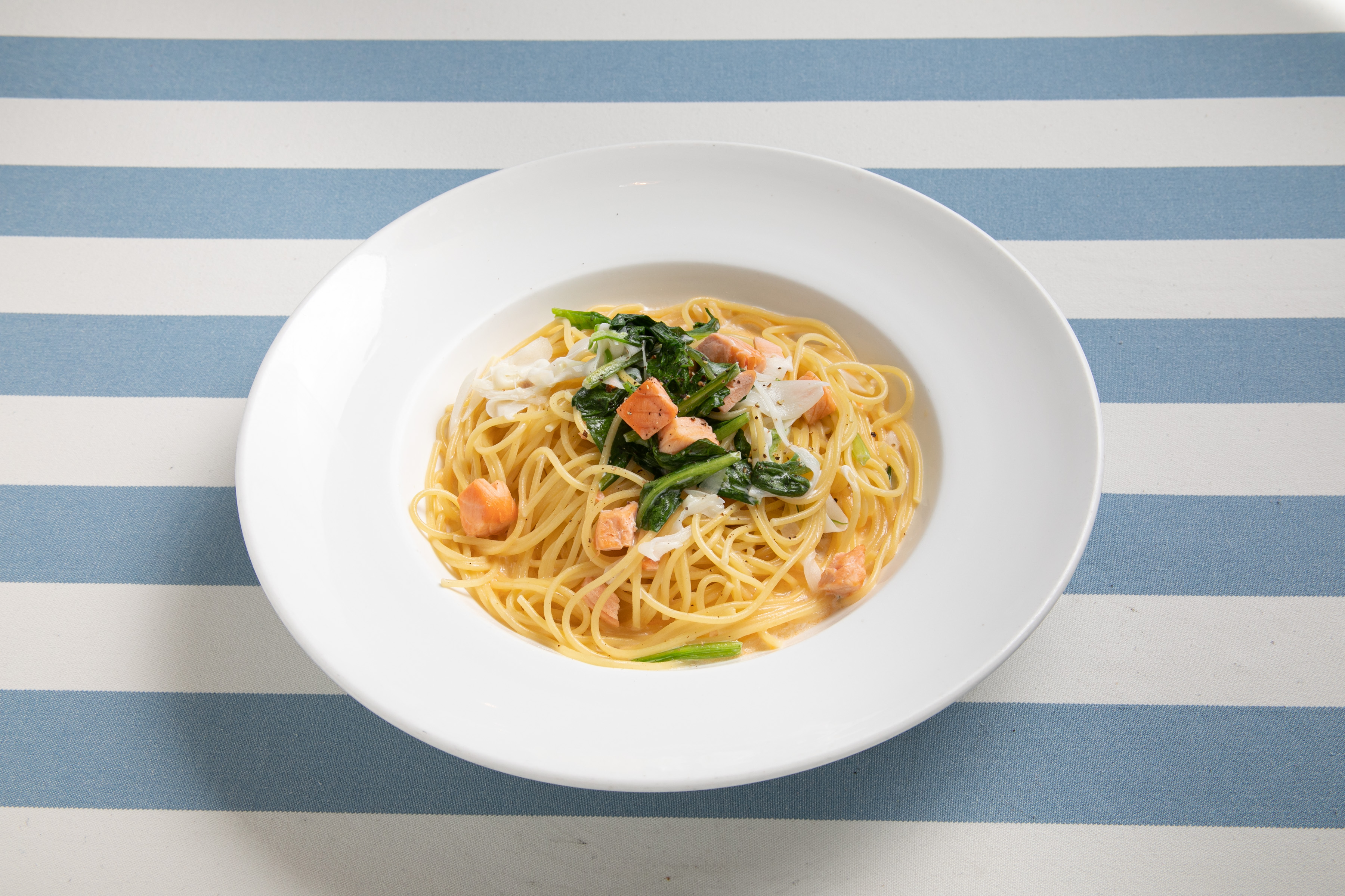 ピッツェリア マルデナポリ サーモンとほうれん草のクリームソーススパゲッティ