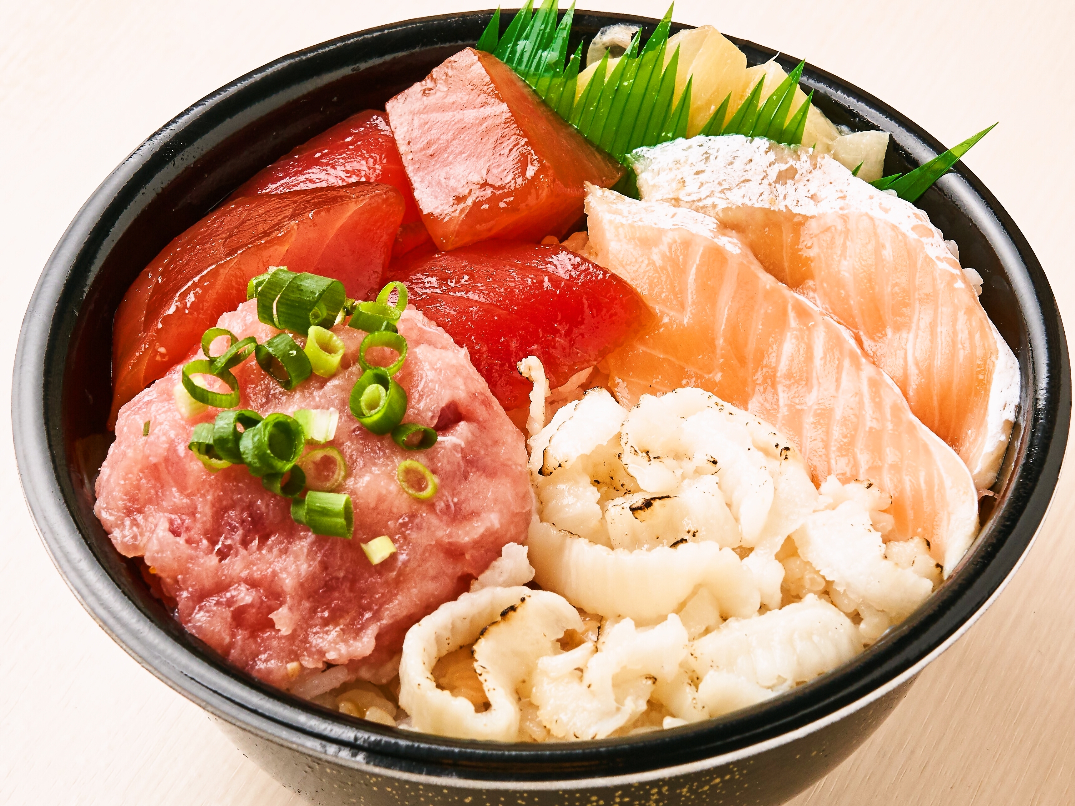 魚丼人気No.3 ごくうま丼 (17) Incredibly Tasty Rice Bowl