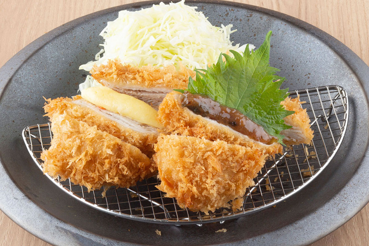 宅配とんかつ かさねや チーズ＆梅しそ熟成重ねかつ相盛り弁当