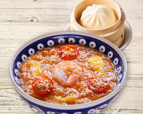 店内炊き上げ おかゆ専門店 粥餐庁(かゆさんちん) 海老とチーズのトマトのおかゆ＆肉まんセット