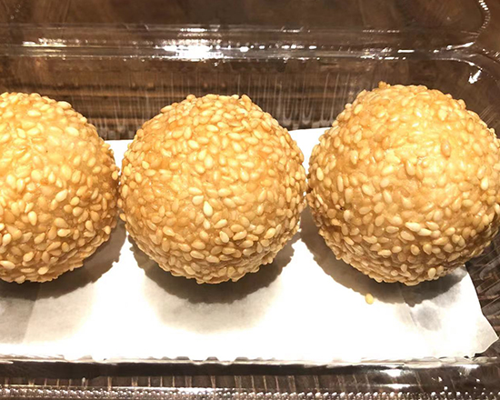 餃子酒場 点心2種(桃マン、ゴマ団子)